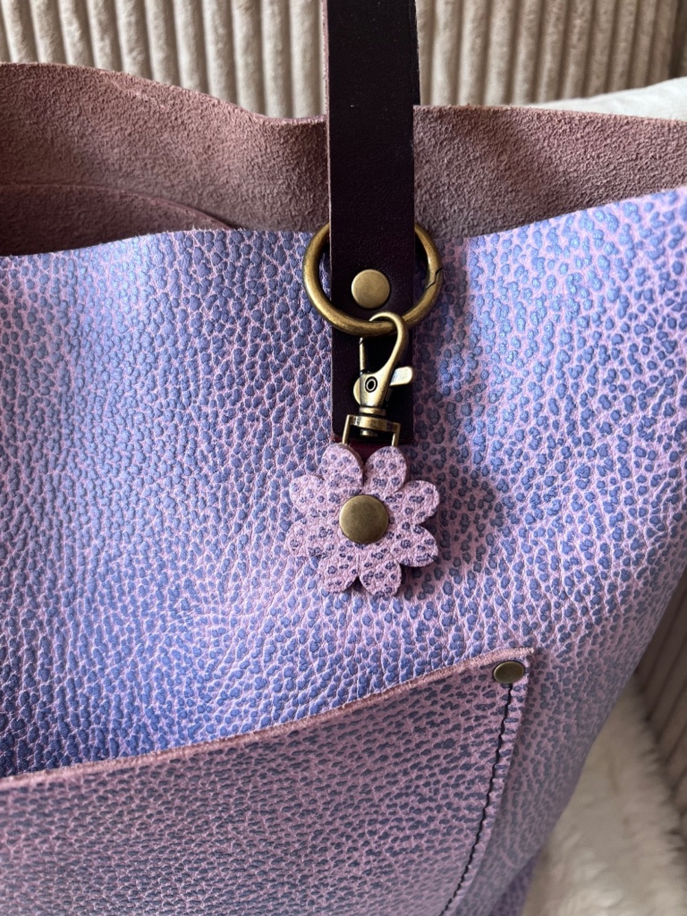 UNICORN - Portland Leather Medium Tote Bag in Lilac. Excellent condition!!~ - Picture 3 of 9